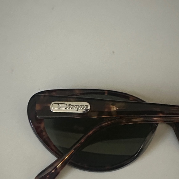 Cirque vintage- Elegant Brown Tortoise Shell Sunglasses